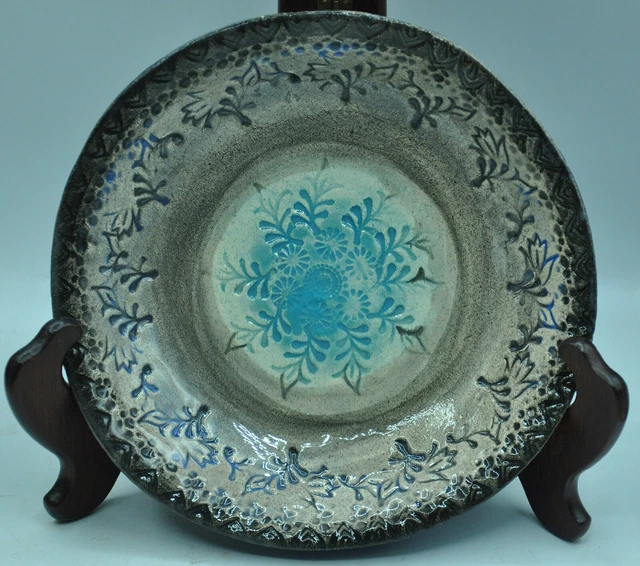 Ancienne assiette céramique signée VA GK à identifier KERAMIS ? collection