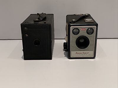 Cámaras de caja con flash Kodak Brownie 2 y Eastman Brownie No2