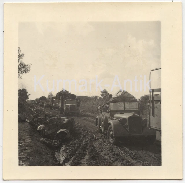 C363 Foto Wehrmacht Ukraine Front Kiew Soldat LKW PKW Kübel Horch Opel Blitz