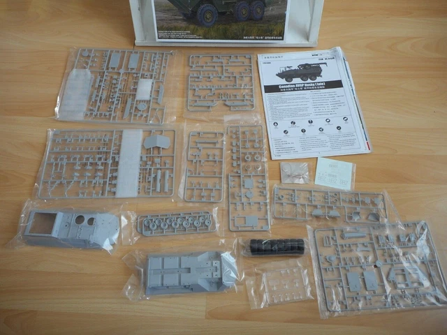 Trumpiter MODELLBAUSATZ TRUMPETER CANADIAN Husky 6x6 AVGP im Maßstab 1:35 in Box ...