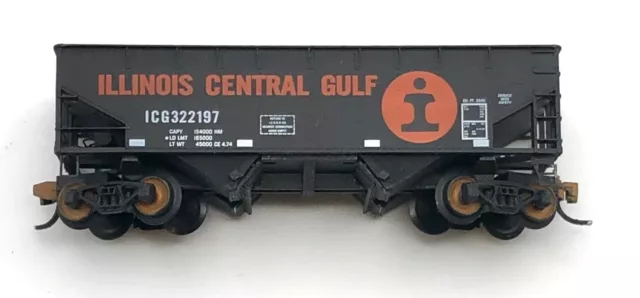 Micro Trains MTL N Scale Illinois Central Gulf 33'Twin Bay Hopper offset sides