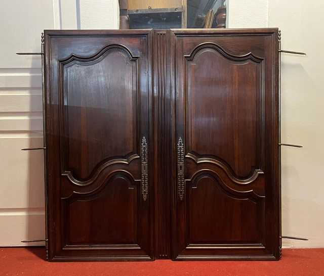 Graziosa coppia di porte d'epoca Luigi XV in rovere del 1750 circa