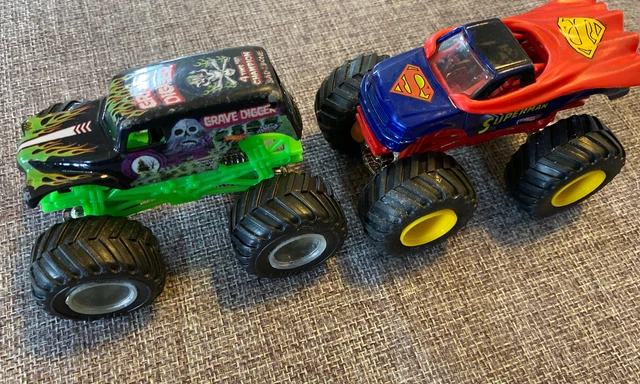 Hot Wheels - Monster Trucks Mini Mystery Trucks Series 2 Blind Box  (BBGPB72)