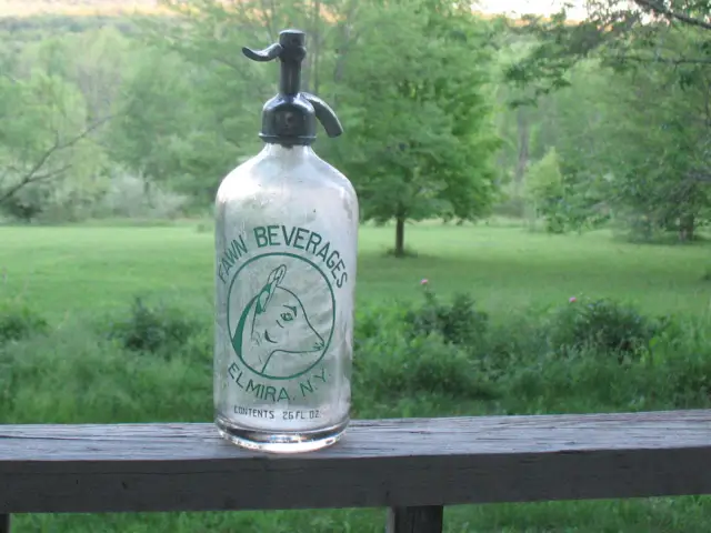 Rare 1960's Fawn Beverages Elmira NY Seltzer Bottle Clear Glass Green Pyro 26 oz