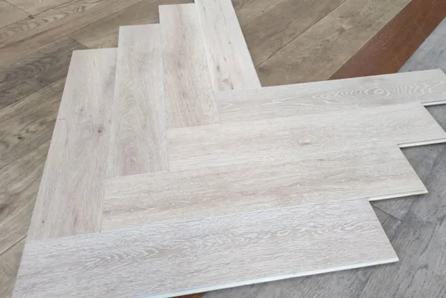 Sample: Parquet Engineered Oak Herringbone Whitewash Flooring AB Prime - 15x120