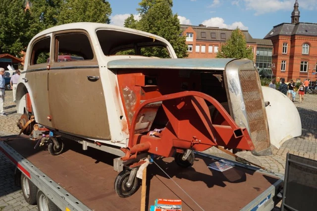 Fahrzeug-Umbau, Mercedes 170 DS Baujahr 1953 - Mercedes C 32 AMG Baujahr 2002 Fahrzeug-Umbau, Mercedes 170 DS Baujahr 1953 - Mercedes C 32 AMG Baujahr 2002