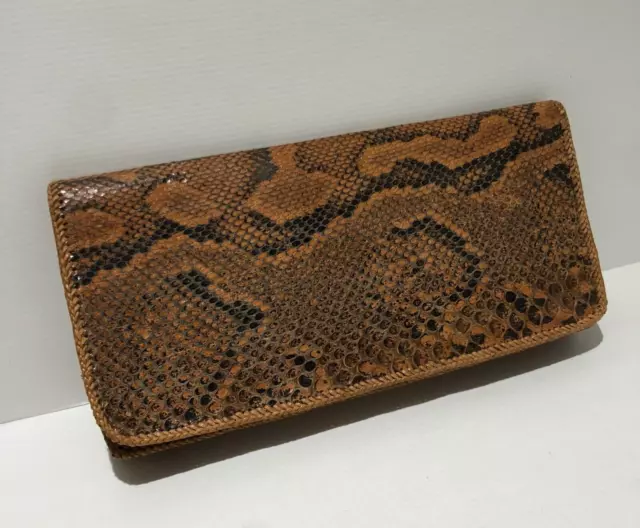Borsa a tracolla vintage anni '70 in vera pelle di serpente in ottime condizioni classica marrone chiaro testurizzato in pelle tessuta