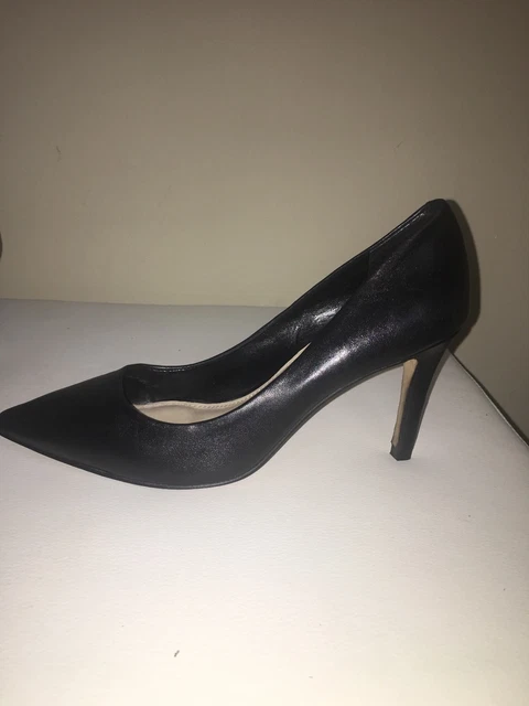 VINCE CAMUTO  black pumps size 7 M. 37 Leather Excellent Condition