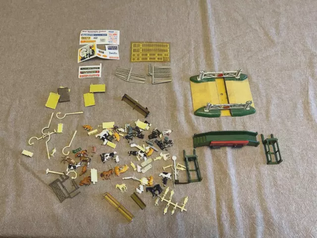 Old Hornby 00 Scale Railway Accessories – Figures, Animals, Level Crossing, Foot