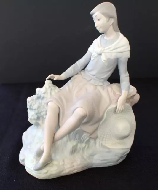 NAO by LLADRO Spain Porcelain SITTING YOUNG LADY 8 1/2"h Figurine Matte Finish