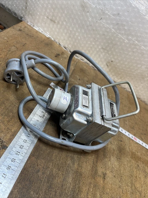Le Transformateur 110 220 Volts Pour Trains Miniatures Zéro De La Marque Elec 12216
