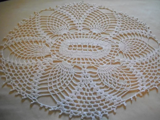 VINTAGE HAND CROCHET TRAY CLOTH WHITE DOILY RUNNER SIZE 15" x 14" INCHES LOVELY