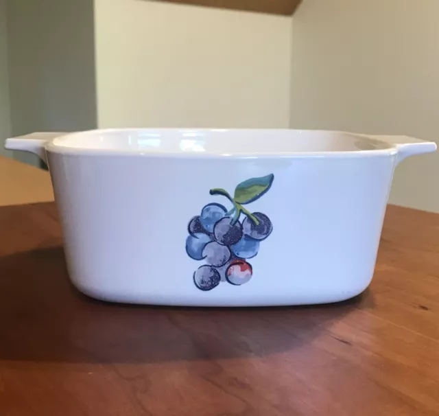 Corning Ware Fruit Basket Grapes A-1.5-B, 1.5 liter casserole with no lid EUC