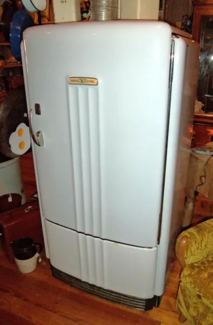 VINTAGE 1940 S GENERAL Electric GE Refrigerator PB8 39 A 499.99