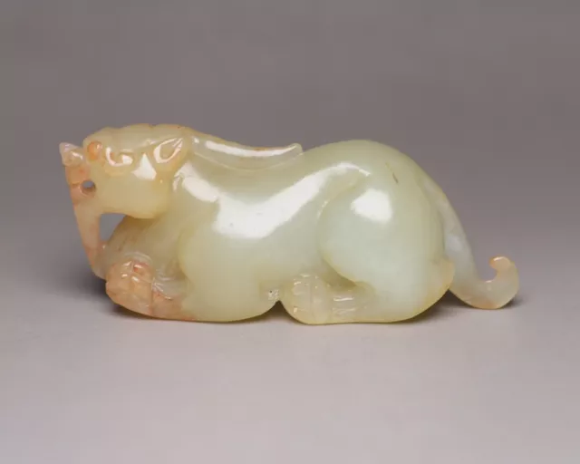 Antique Chinese Natural Hetian Jade Exquisite Carved Beast Statue Collection Art