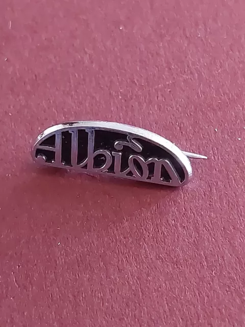 B/Vintage Albion Motors Automobile Classic British Lorry Car Bus Maker Pin Badge