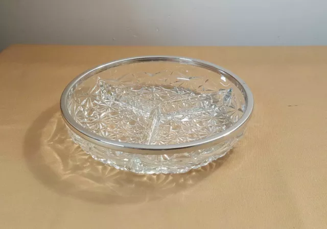 Petit plat apéritif à compartiments en verre et métal argenté ancien vintage