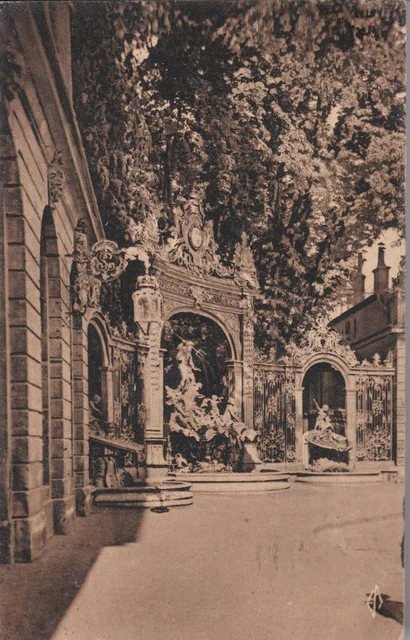 CPA 54 NANCY La Ville aux Portes d'Or  Fontaine de Neptune