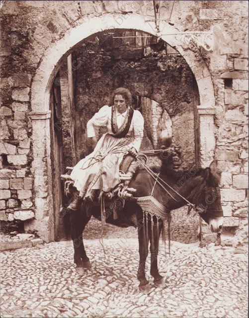 1910 SANREMO Contadina con mulo Imperia RISTAMPA Fotografia