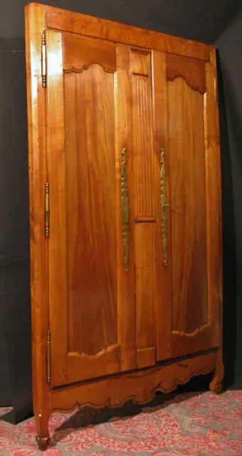 ANCIENNE  PORTES D'ARMOIRE BRETONNE AVEC BATI en merisier façade placard