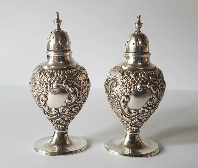 Coppia di antichi vasi di pepe argento con marchio distintivo - peperoncini - Walker & Hall 1902