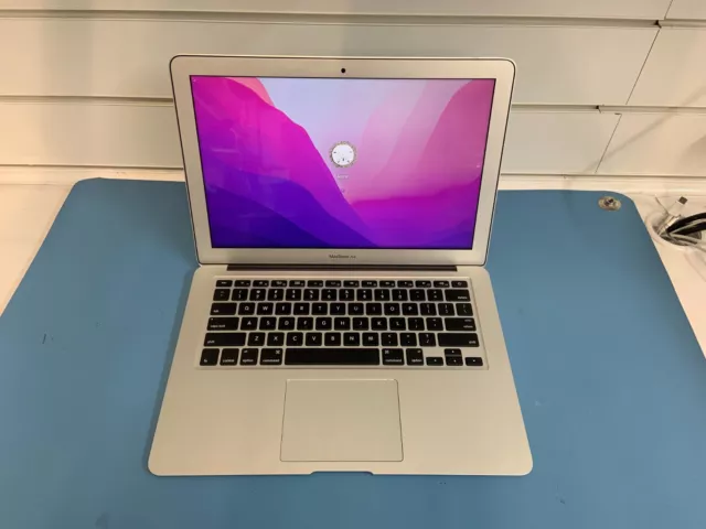 Apple MacBook Air 13.3" A1466  Intel Core i5 1.6Ghz 8GB RAM - 128GB SSD - 2015 B