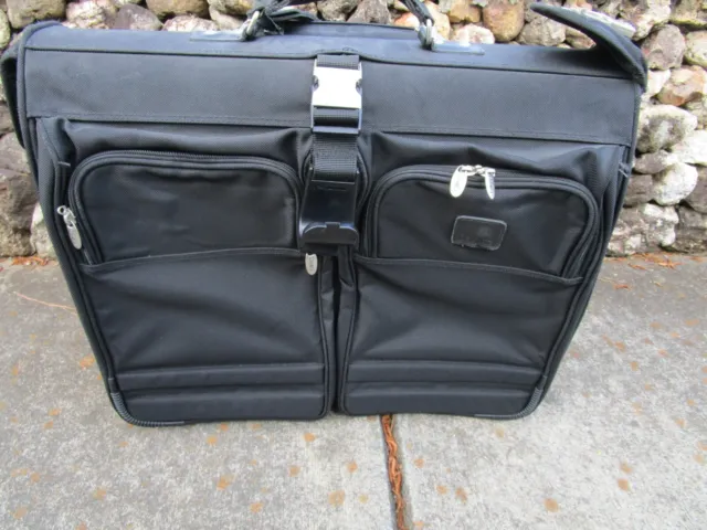 Preowned DAKOTA by Tumi Black Large Trip 22" Upright Wheeled Suitcase