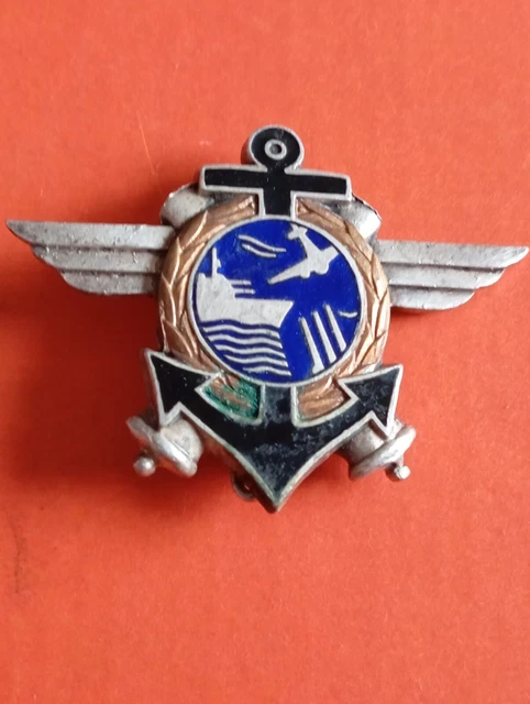 MAROC : LOT 2 ANCIEN INSIGNES à voir