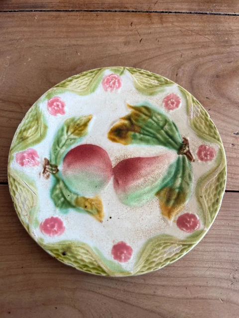 assiette ancienne N53 barbotine poire
