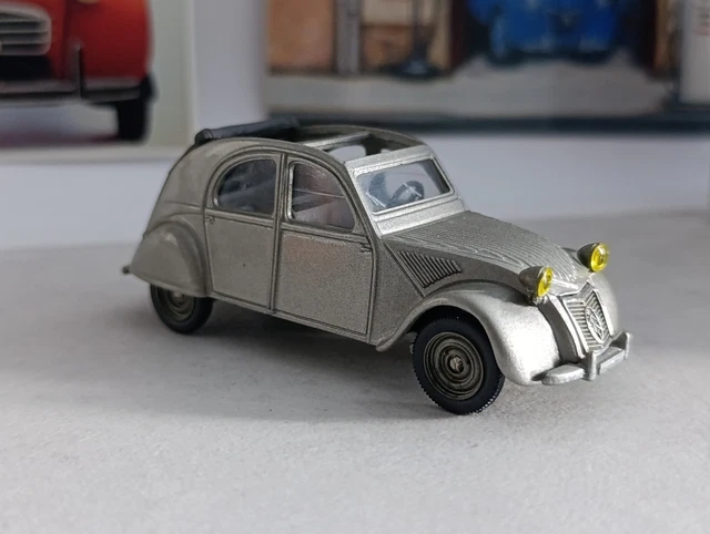 Miniature Vitesse 1/43 - Citroën 2CV 1948 Avec Figurines - 017927