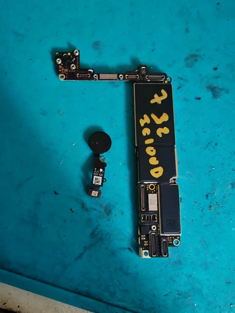 Lot De 7 Cartes Mères IPhone 8 Bloquées ICloud - Pour Pièces Ou Réparation