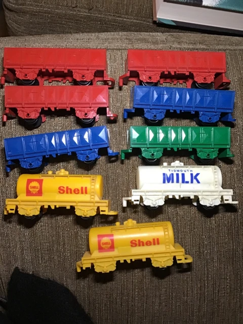 HORNBY OO GAUGE Clockwork Thomas Tank Engine Wagons X 6 Tankers x3 see ...