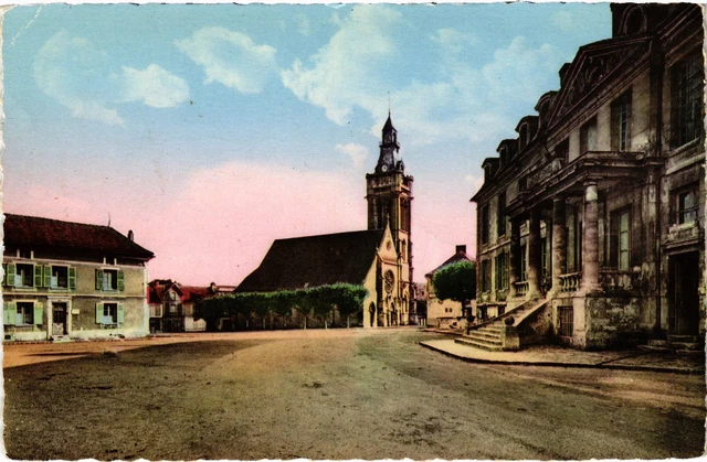 CPA Viarmes Place de la Mairie et l'Eglise FRANCE (1330140)