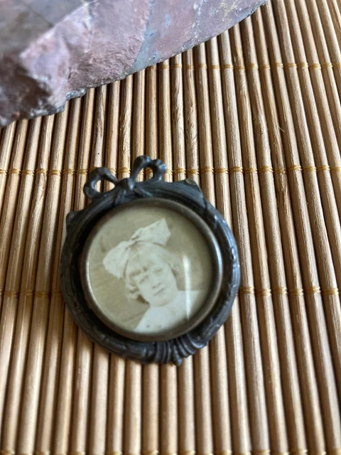 Broche ancienne porte photo - Montres & Bijoux Broche ancienne porte photo - Montres & Bijoux