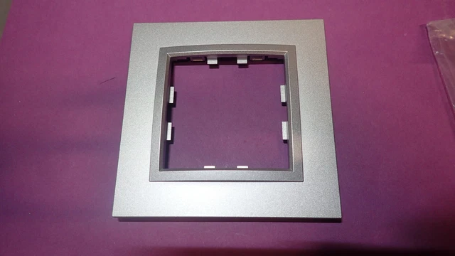 Hager Kallysta WKN811 - Plaque Epure TITANE avec liseré couleur métal