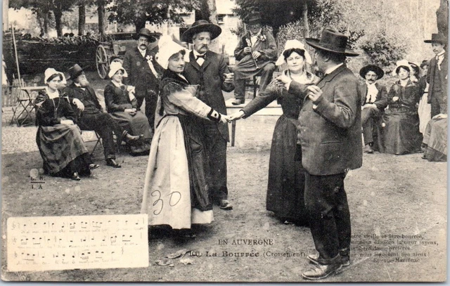 63 TYPES D'AUVERGNE  carte postale ancienne [REF 52267]