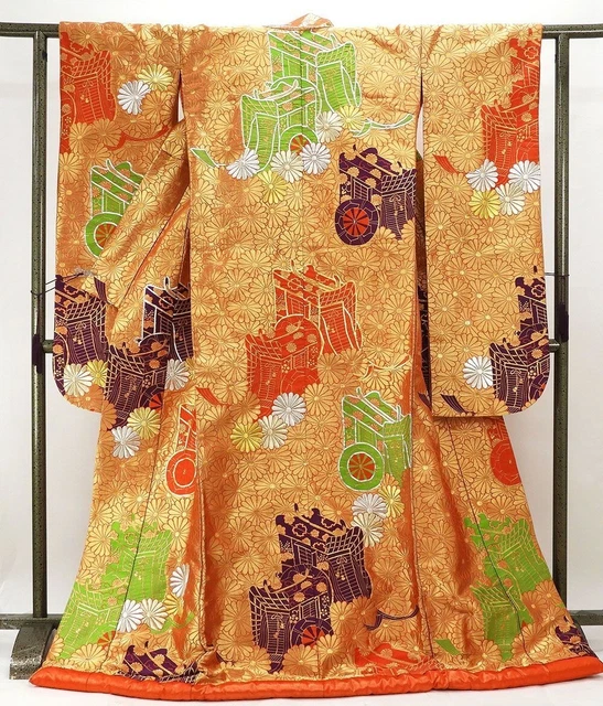 Japanese Kimono Uchikake Luxurious Wedding Embroidery Pure Silk Flower Gold K702