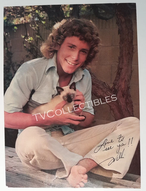 MAGAZINE PINUP~ WILLIE AAMES barefoot with cat ~1970s ~Robin Williams