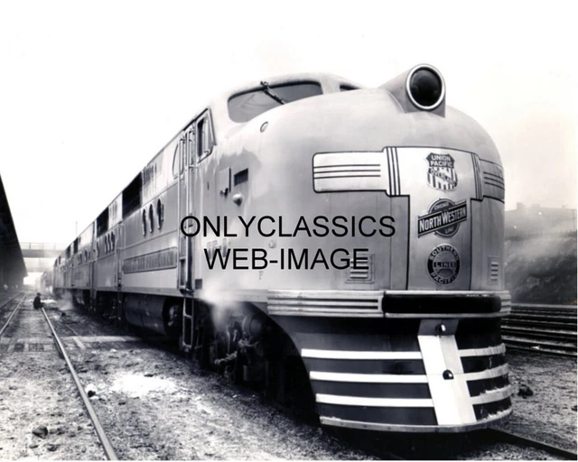 NORTHWESTERN RAILROAD TRAIN STREAMLINED LOCOMOTIVE 8x10 PHOTO SOUTHERN PACIFIC