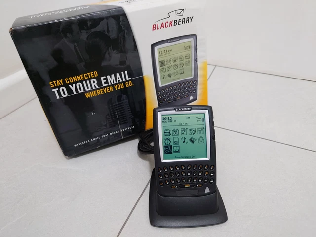 Blackberry Q5 Back Cover BOXED RIM BLACKBERRY 5820 AKA R900 QWERTY