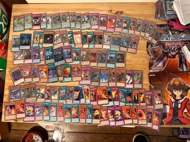 Lot 100 cartes YU-GI-OH! Dragon , Dinosaure & FEU