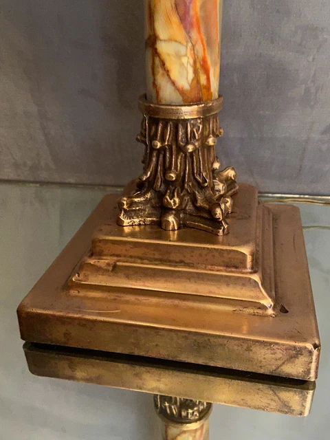 Grand pied de lampe en bronze et onyx à décor de chapiteau corinthien 7