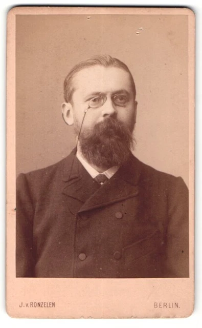 Fotografie J. v. Ronzelen, Berlin, Portrait Herr mit Zwicker & Vollbart im Anzu