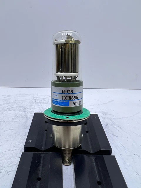 Hamamatsu R928 Photomultiplier Tube Side-On PMT with Socket