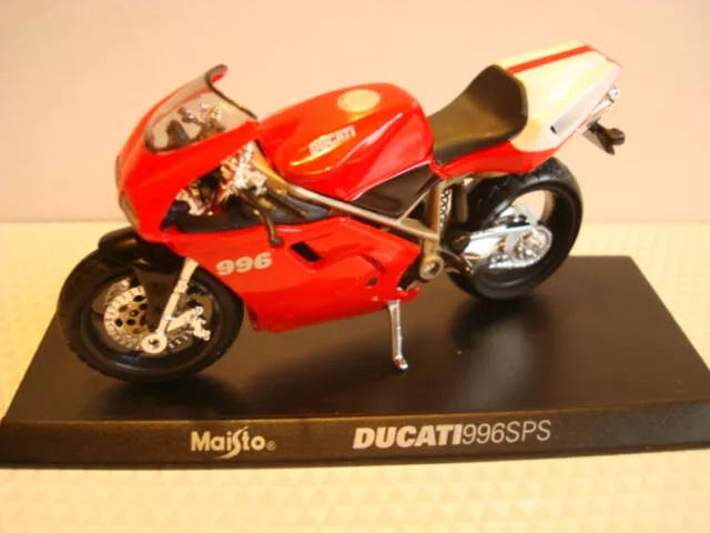 Ducati 996 SPS ROT - WEISS   -  Maisto 1:18   in Bliesterverpackung