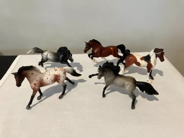 UNDATED Breyer Reeves Horses - Lot of 5 Horses - Small 3-4"