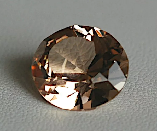 TOPAZE Orange / Brun - 11.91 Carats - Taille ovale - Certifiée LFG Paris 3