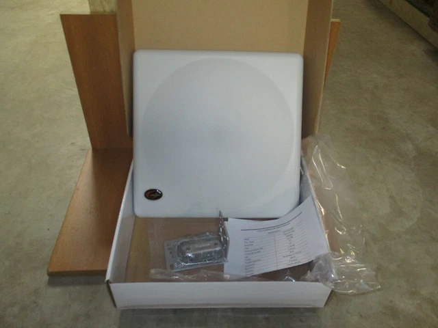 FOSHAN LANBOWAN FLAT PANEL ANTENNA 1710-2170MHz 18dBi PART#ANT1721D18C NEW
