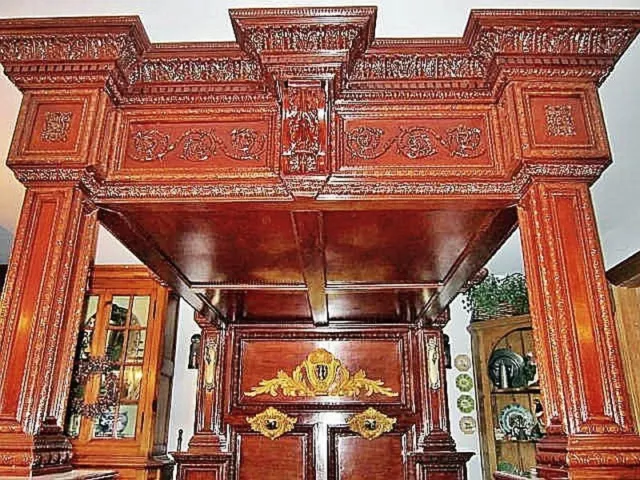 Elaborate 4 Poster Bed, Lamp Lights, Cartouche Family Crest. Queen size. Elaborate 4 Poster Bed, Lamp Lights, Cartouche Family Crest. Queen size.