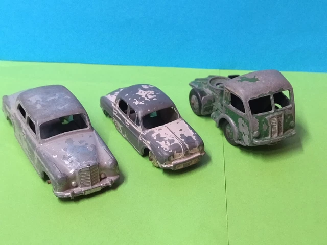 LOT 3 MINIATURES CIJ Renault / Panhard dyna / Frégate ? 1/43 . EUR 18